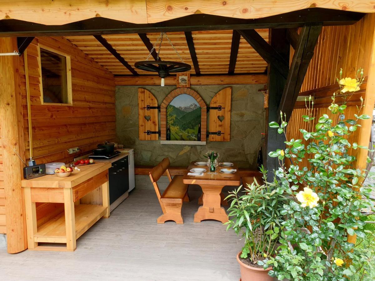 Apartment And Garden House Among The Mountains Podbrdo Exterior foto